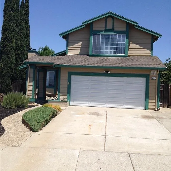 2974 Honeysuckle Cir