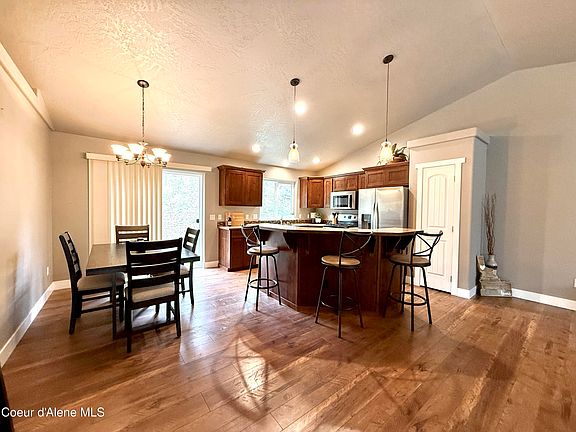 5th image of 205 Old Farm Rd