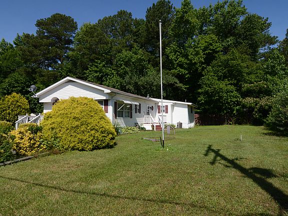 Spacious Side Yard