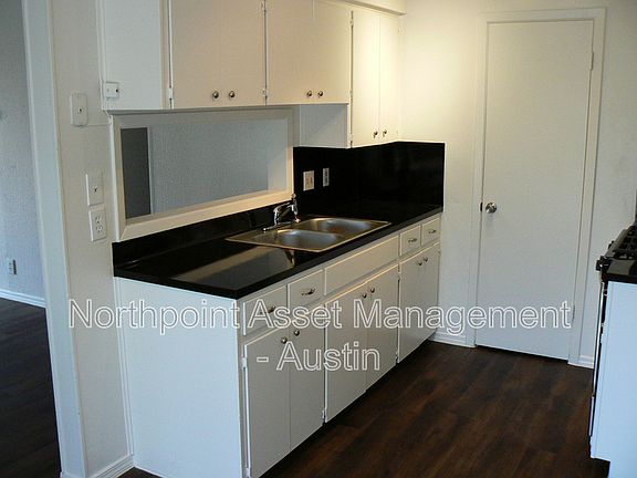 5th image of 805 Sussex Dr