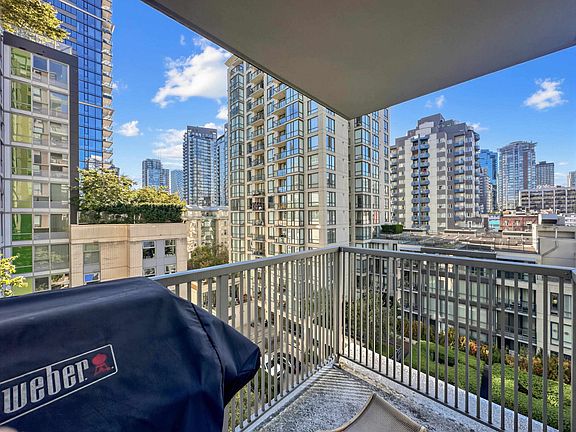 4th image of 1055 Richards St #901