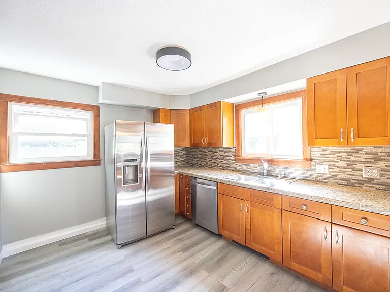 52 East Ave — Photo 12