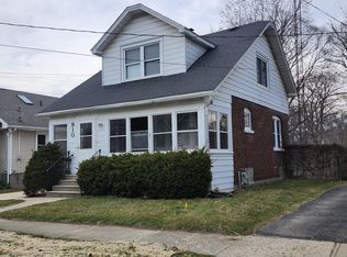 910 73rd St, Kenosha, WI 53143