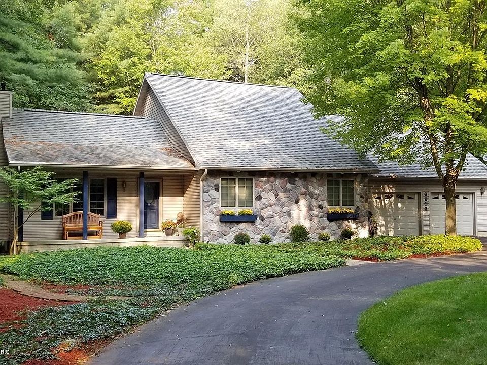 1st image of 6913 Mayfair Dr