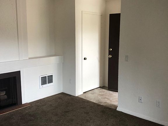 Entryway with closet