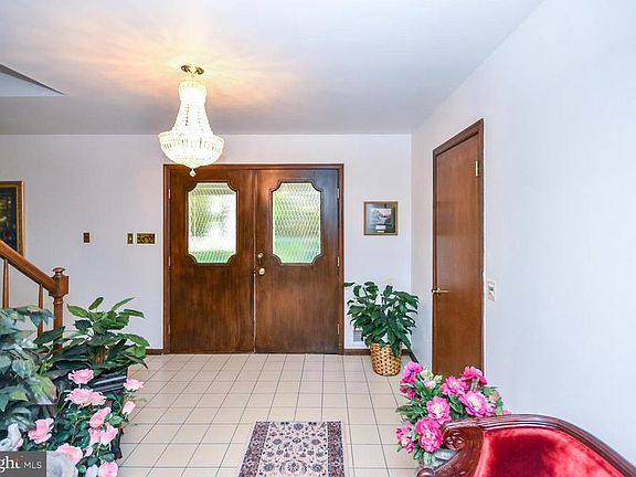 3rd image of 501 Winding Creek Ct