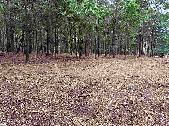 4th image of 221 Glenn Ferry Rd