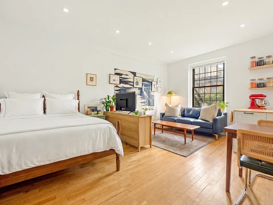 78 8th Ave #4F