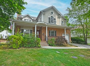 91 Baker Hill Rd, Great Neck, NY 11023