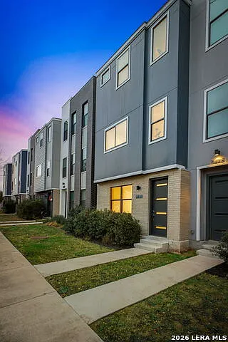 2 bed, 2.5 bath, 1532 sqft, $2,295 — Photo 3