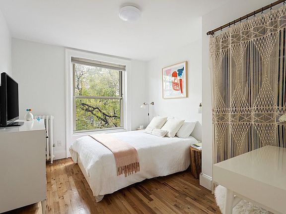 4th image of 427 15th St APT 3C