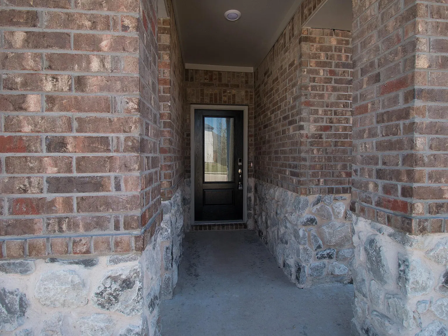 5 bed, 3443 sqft, $3,200 — Photo 4