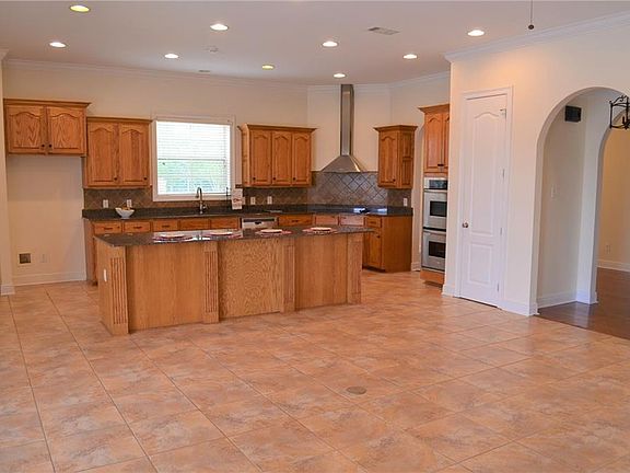 3rd image of 404 Calderwood Dr