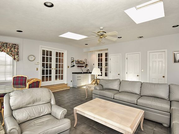 5th image of 19 Ellsworth Pl