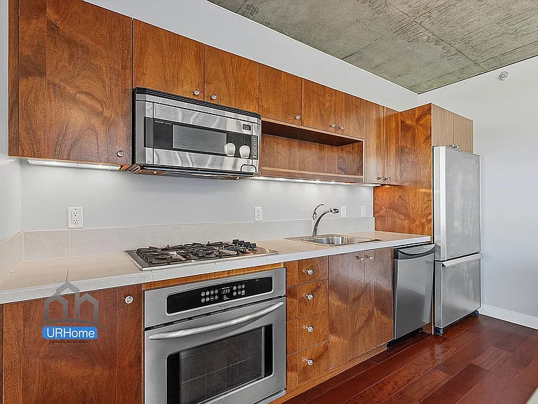1926 W Burnside St #202 — Photo 11