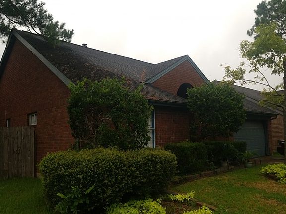 3rd image of 16046 Surrey Woods Dr