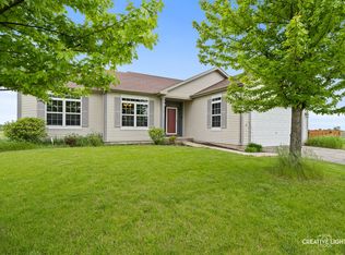 9 W Winterberry Ave, Cortland, IL 60112