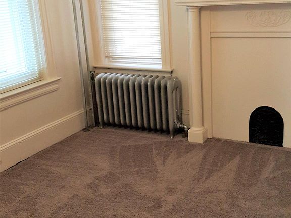 5th image of 267 E Chestnut St #1