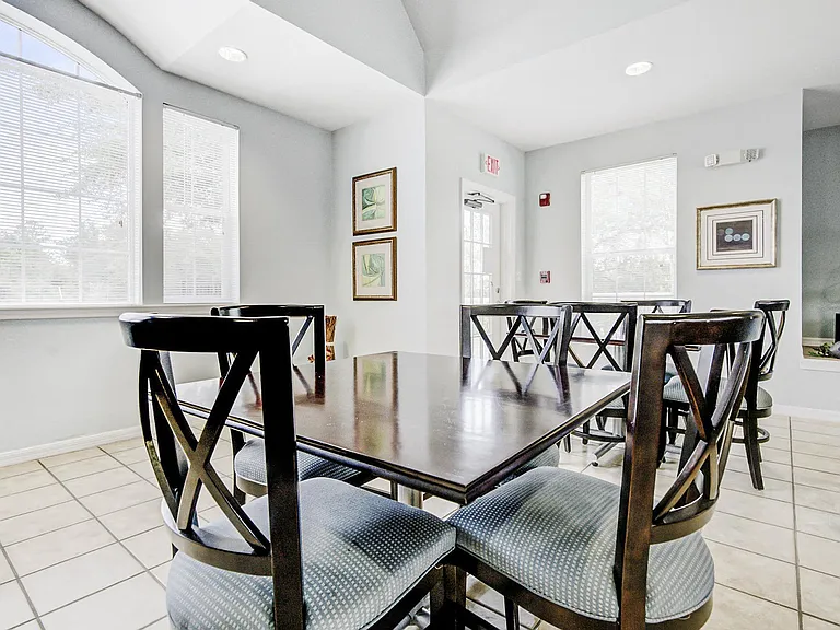 Charleston Place Apartments — Photo 23