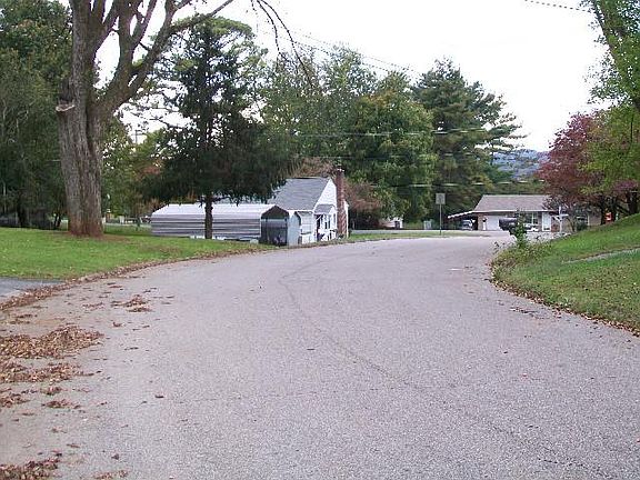 4th image of 2218 Knollcrest Ln