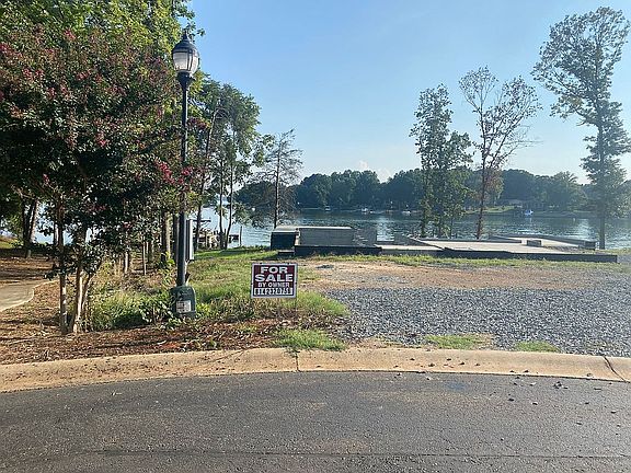 3rd image of 134 Kelly Cove Ct