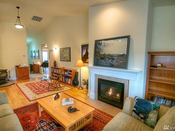 4th image of 2121 Stillwater Ave NW