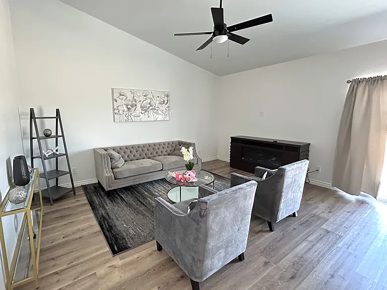 16920 Danbury Ave — Photo 2