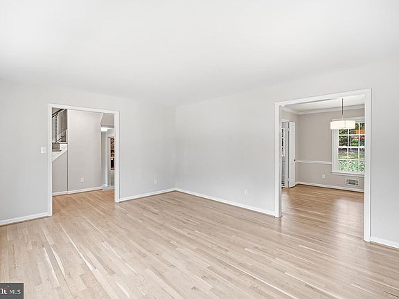 4th image of 6 Geneva Mason Ct
