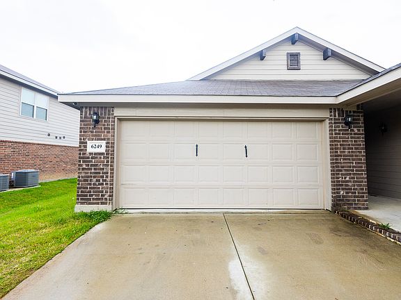 3rd image of 6249 Topsail Dr