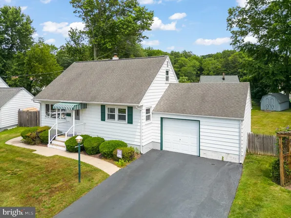 21 Tappan Ave, Hamilton, NJ 08690