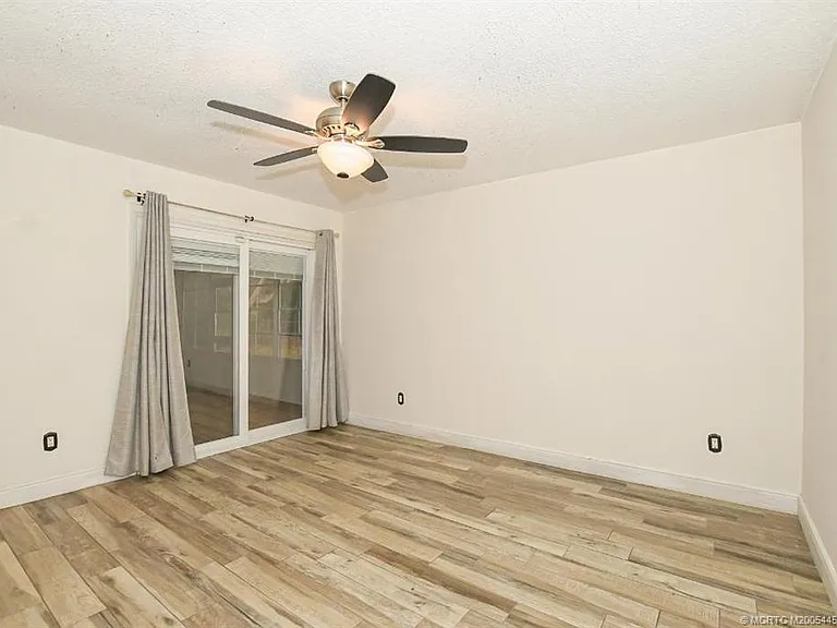 1365 SW Gastador Ave — Photo 15