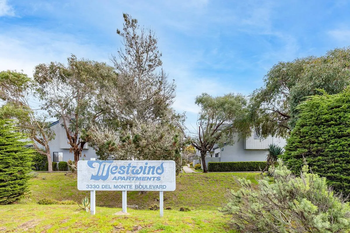 3330 Del Monte Blvd — Photo 2