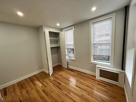 5th image of 47-18 Vernon Blvd #2L