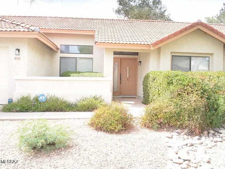 5461 N Waterfield Dr — Photo 1