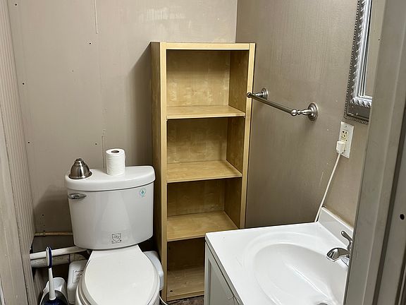 4th image of 183 Lindy Ave