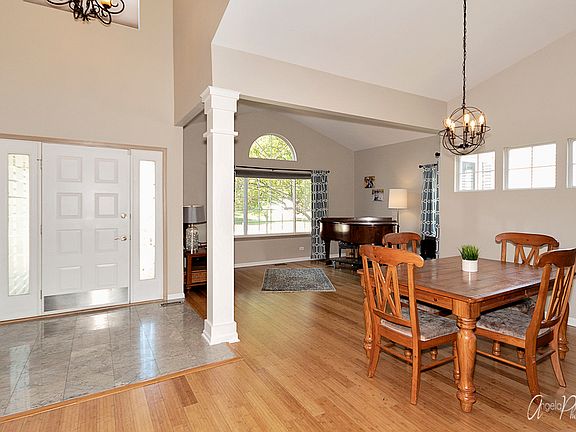 2nd image of 1067 Chesapeake Blvd
