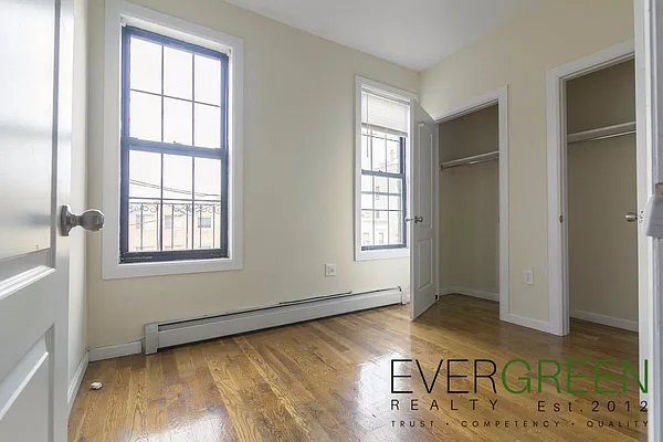 Rented by Evergreen Apartments BK | media 11