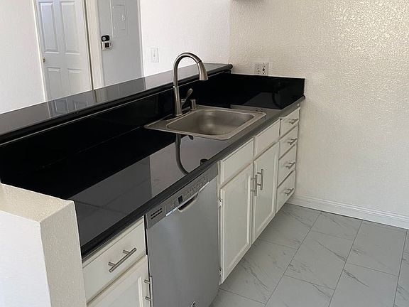 5th image of 3712 S Bentley Ave #101