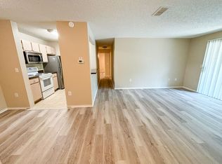 3705 SW 27th St APT 523, Gainesville, FL 32608