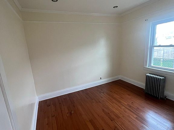 4th image of 660 Meacham Ave #2