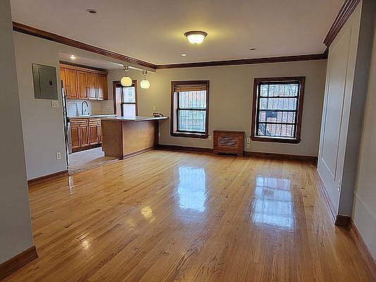 1st image of 217 Clermont Ave #4