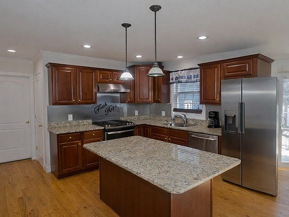 3rd image of 31 Acrebrook Rd