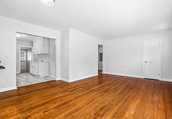 5th image of 849 Erin Ave SW