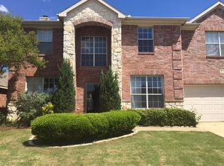 312 E Clover Park Dr, Fort Worth, TX 76140