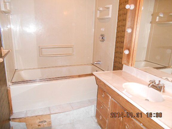 4th image of 75 Raymond Ave