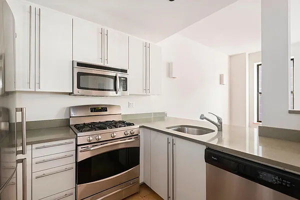 Rented by Keller Williams NYC | media 17