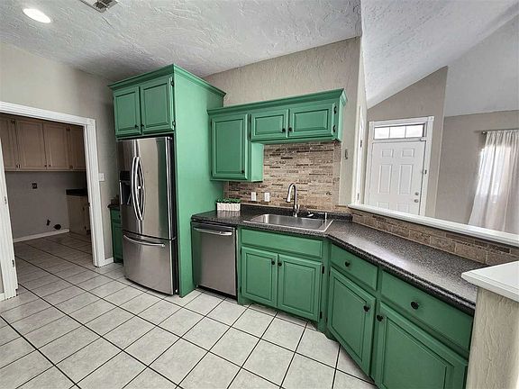 4th image of 2302 NE 35th St