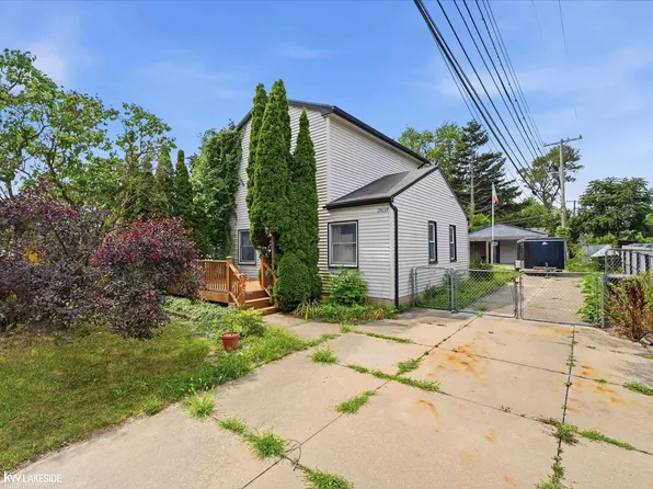 19039 Deering St, Livonia, MI 48152