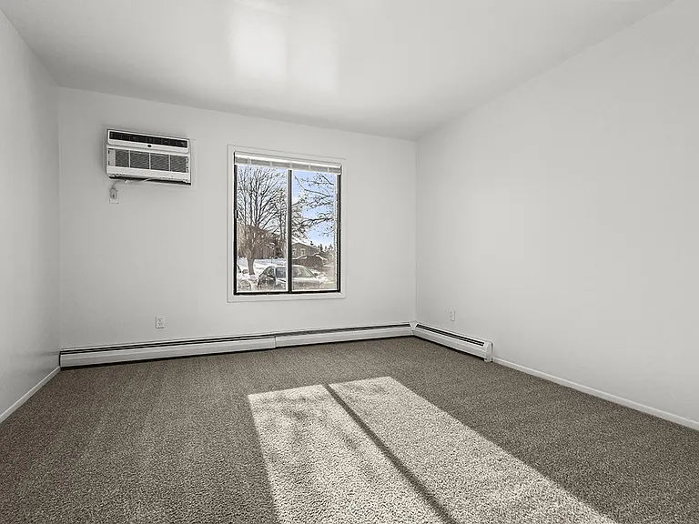 Wood Creek Apartments — Photo 38