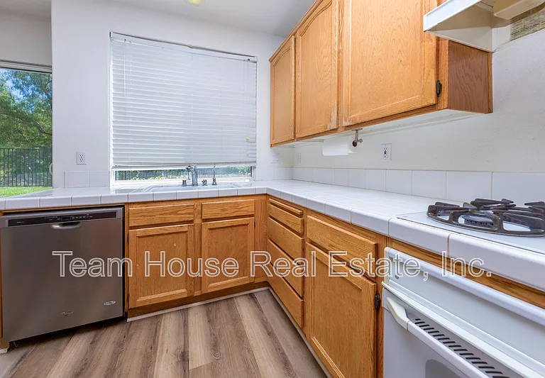 25620 Wordsworth Ln — Photo 12